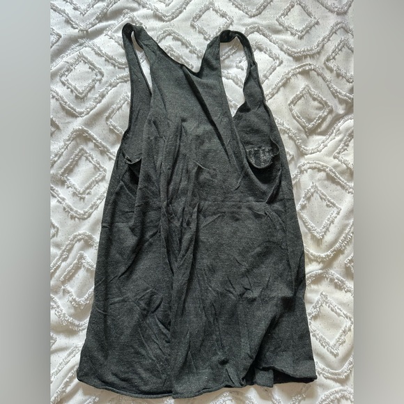 Women’s workout tank - Picture 2 of 4